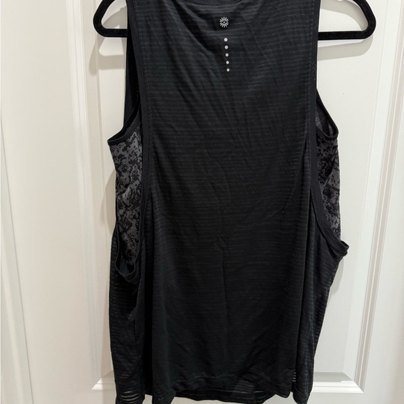MAKE AN OFFER! 

Tangerine Black and Gray Patterned Tank Top - Picture 6 of 7